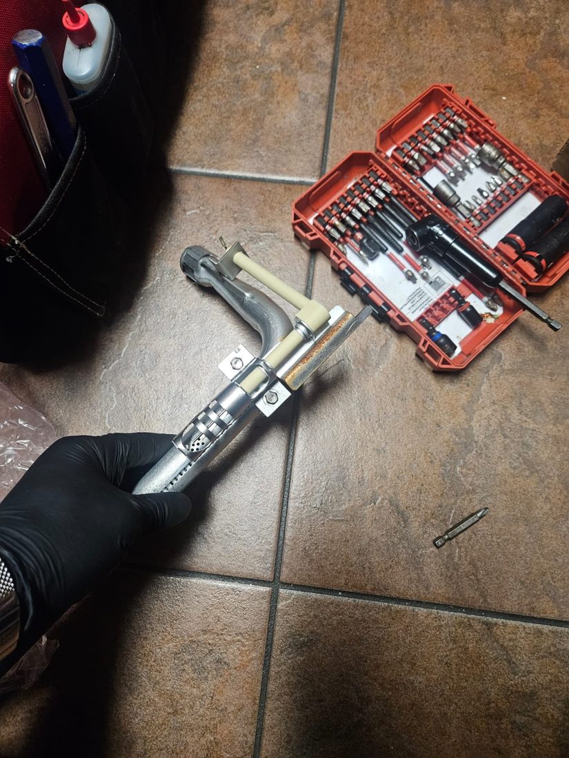 Gas oven igniter and burner tube replacement in Hamilton, Ontario