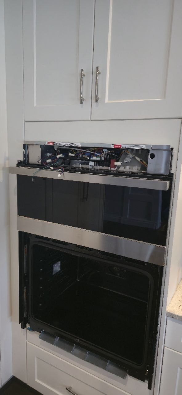 Wall oven control board diagnostic during repair in Hamilton, Ontario